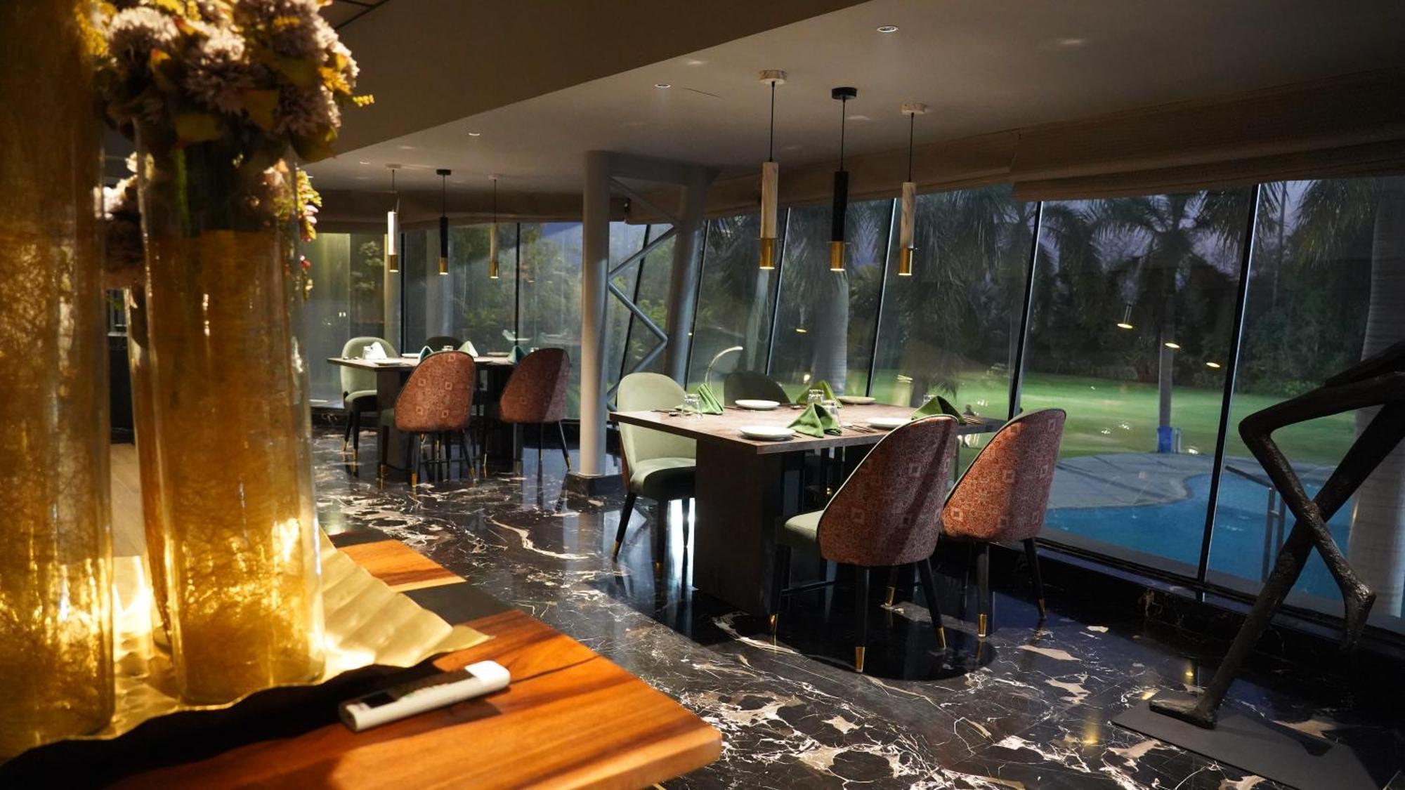 Hotel Seasons Radźkot Zewnętrze zdjęcie