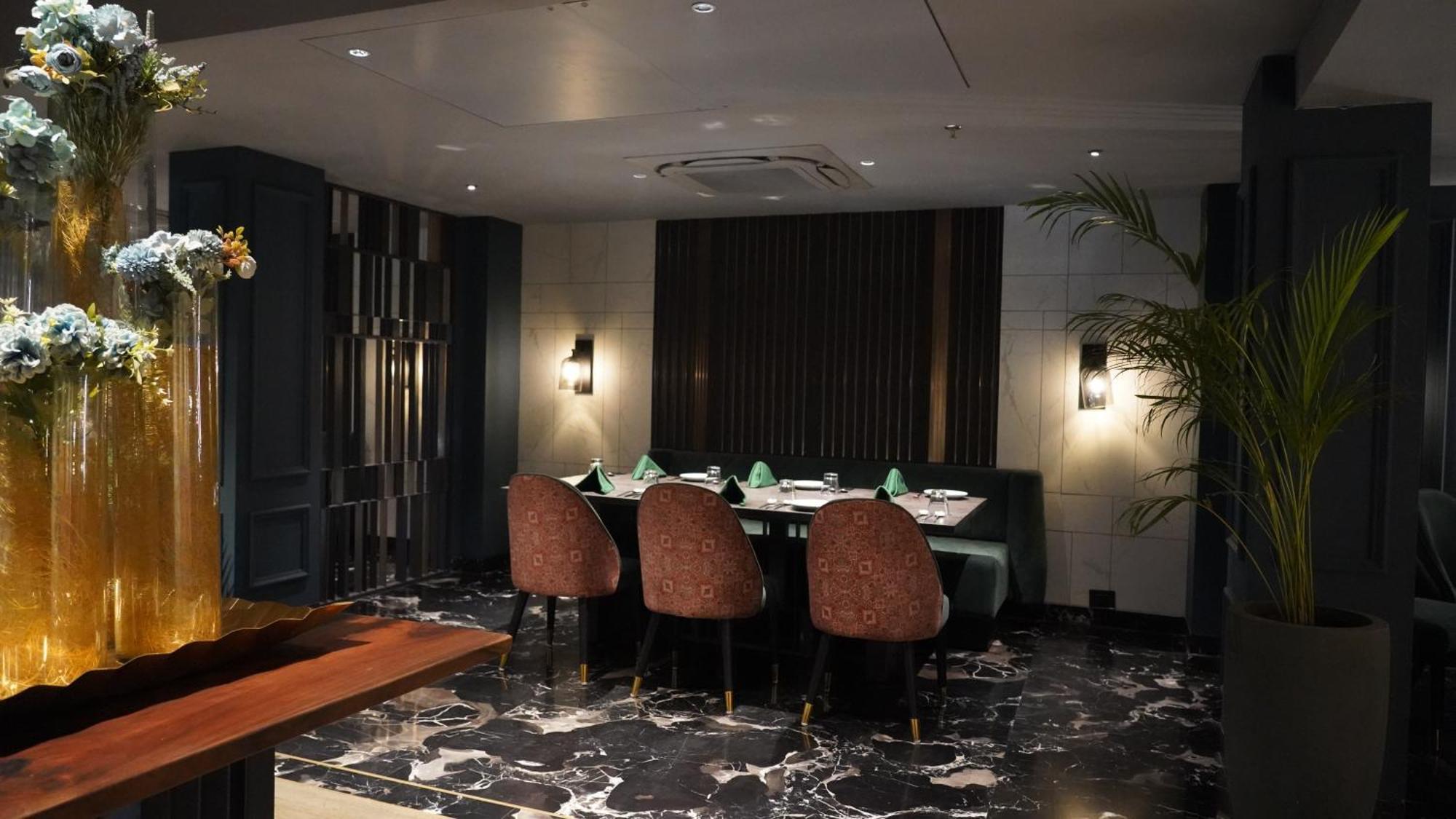 Hotel Seasons Radźkot Zewnętrze zdjęcie