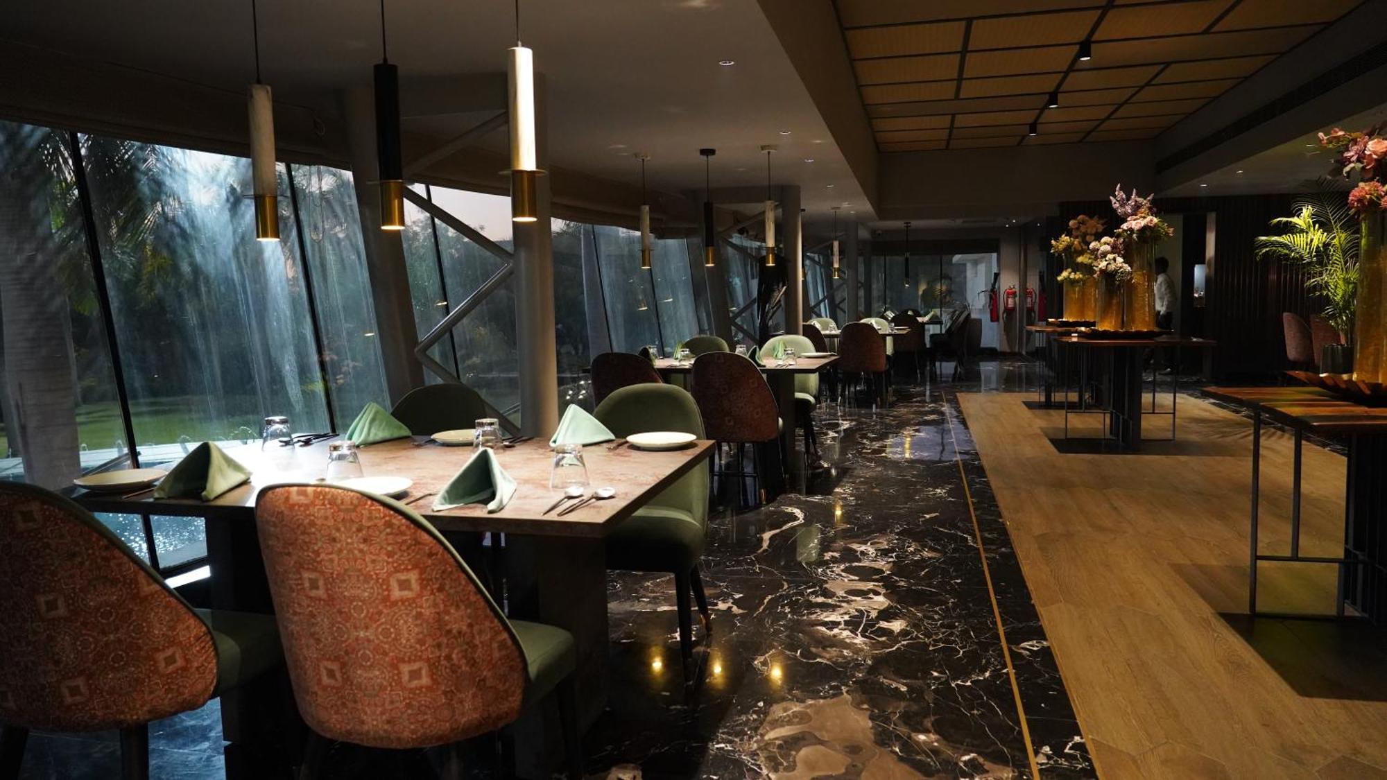 Hotel Seasons Radźkot Zewnętrze zdjęcie