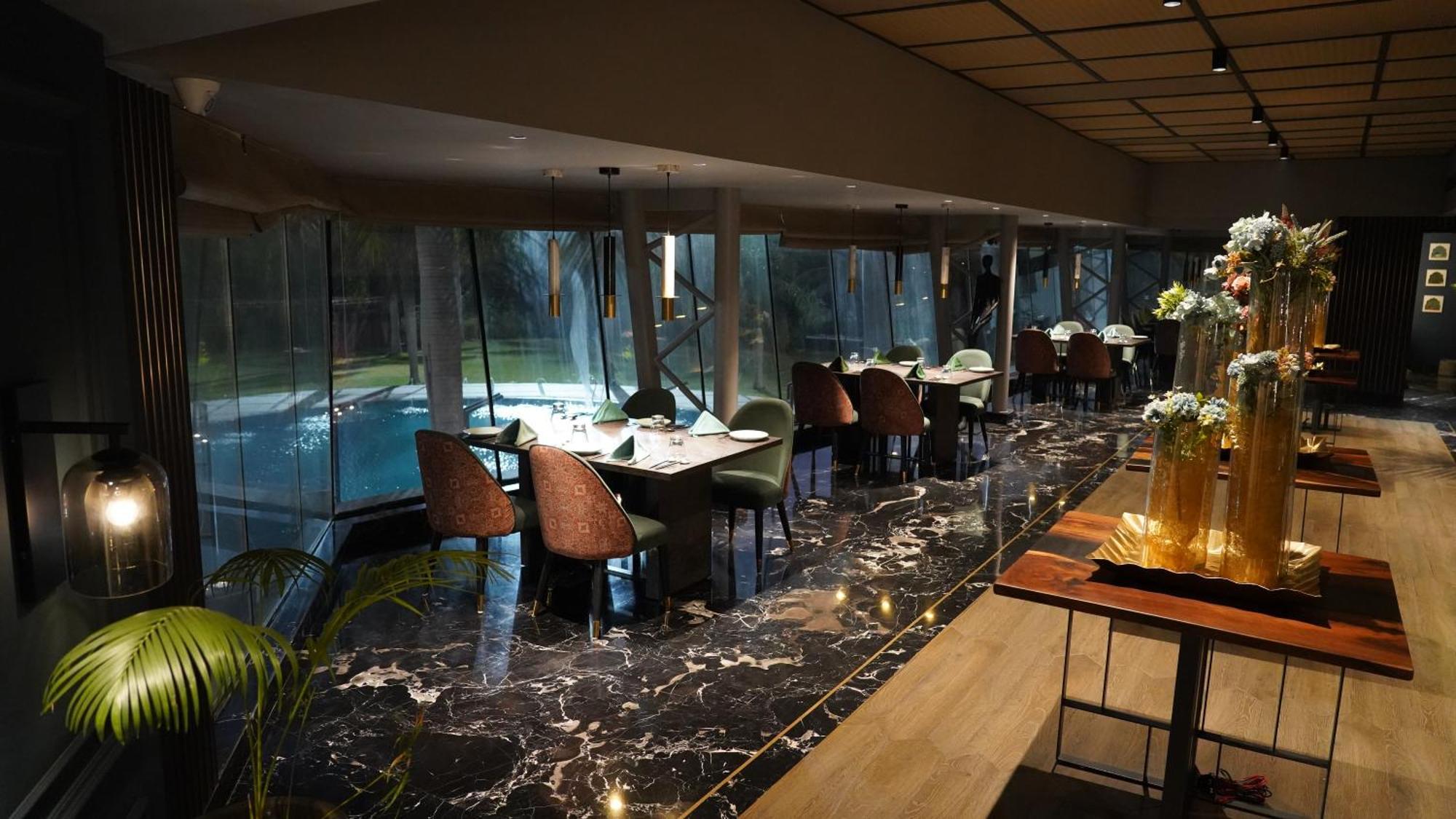 Hotel Seasons Radźkot Zewnętrze zdjęcie