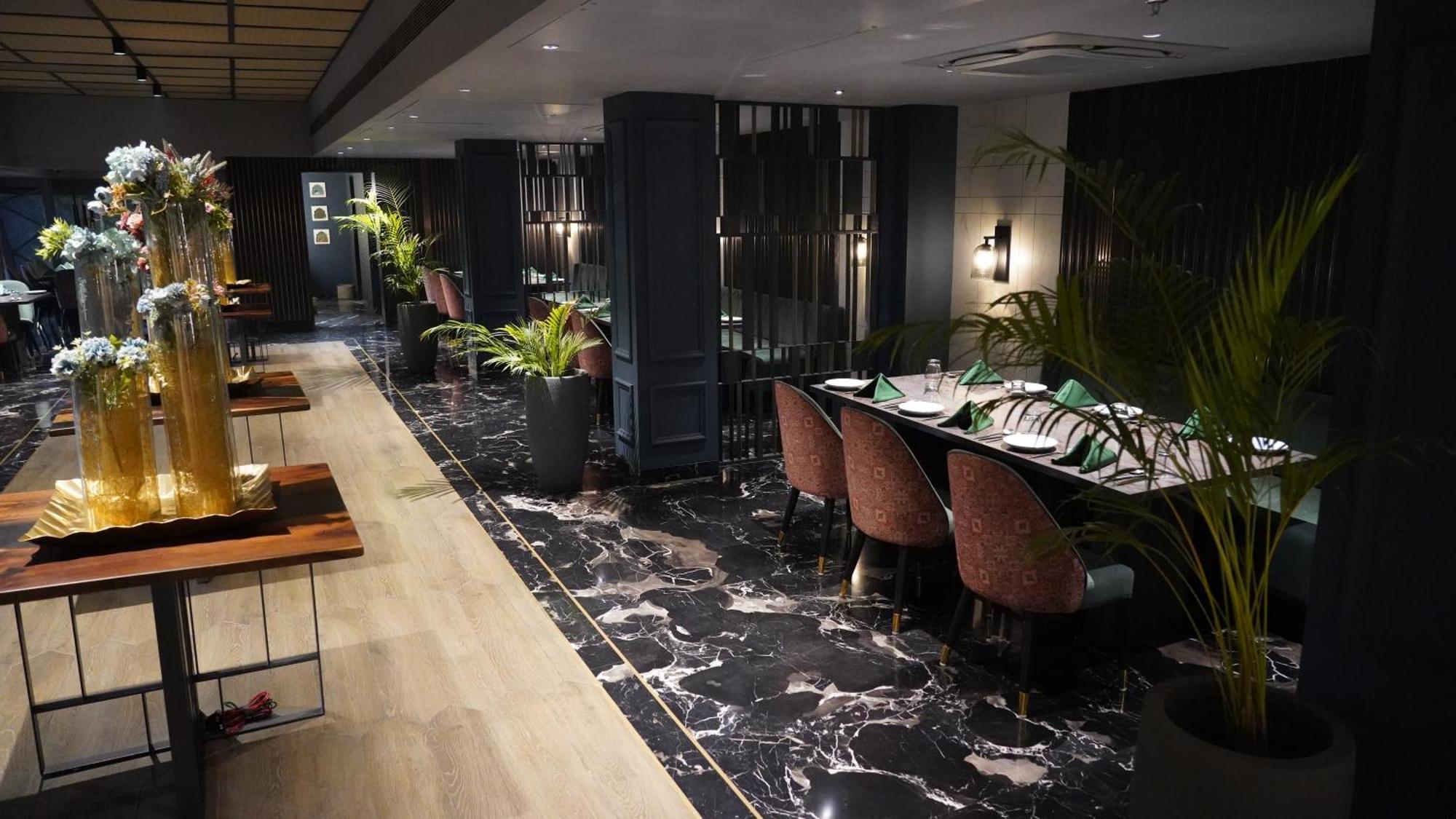 Hotel Seasons Radźkot Zewnętrze zdjęcie