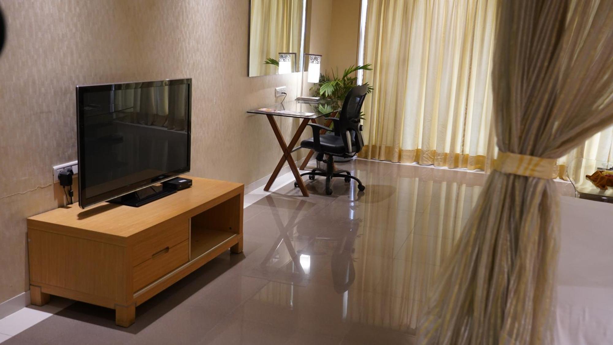 Hotel Seasons Radźkot Zewnętrze zdjęcie