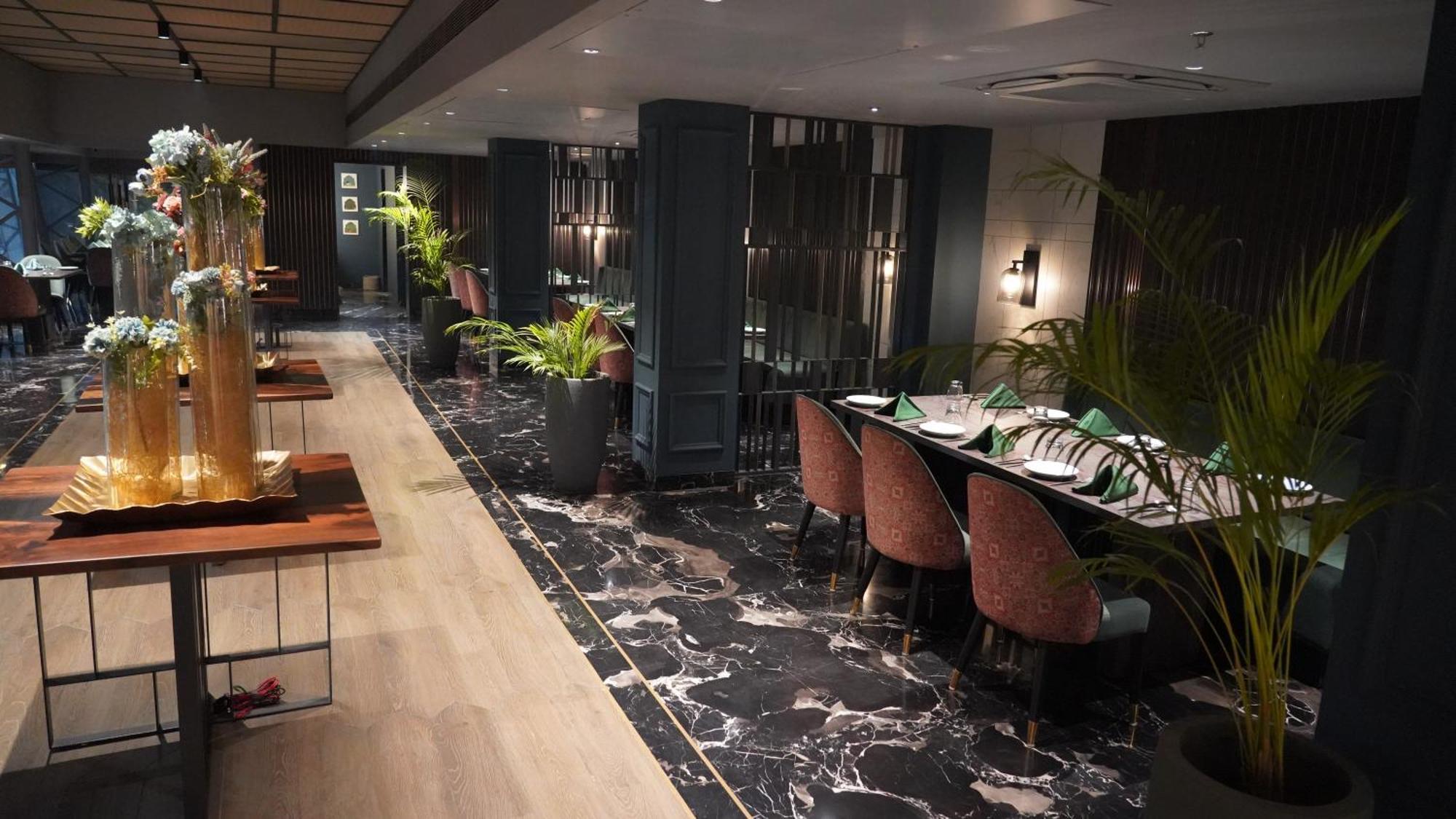 Hotel Seasons Radźkot Zewnętrze zdjęcie